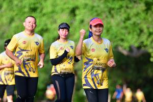 BIB: 0655, 0215, 0772
                            <button type="button" onclick="openModal(5145154)" class="btn btn-primary btn-sm float-right btn-popup" data-toggle="modal" data-target=".modal-high-quality">
                        <i class="fas fa-shopping-cart"></i> Add to Cart
                    </button>
                                            <button type="button" onclick="isThisMe(5145154, true)" class="btn btn-success btn-sm float-right btn-popup btn-isme hidden" data-toggle="tooltip" data-placement="bottom" title="นี่คือรูปของคุณใช่ไหม คลิกที่นี่เพื่อเอาเข้าอัลบั้ม">
                        <i class="fas fa-plus"></i> Add to album
                    </button>
                    <button type="button" onclick="isThisMe(5145154, false)" class="btn btn-warning btn-sm float-right btn-popup btn-isnotme hidden">
                        <i class="fas fa-ban"></i> Remove from album
                    </button>