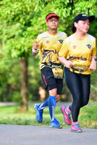 BIB: 0976, 0020
                            <button type="button" onclick="openModal(5103087)" class="btn btn-primary btn-sm float-right btn-popup" data-toggle="modal" data-target=".modal-high-quality">
                        <i class="fas fa-shopping-cart"></i> Add to Cart
                    </button>
                                            <button type="button" onclick="isThisMe(5103087, true)" class="btn btn-success btn-sm float-right btn-popup btn-isme hidden" data-toggle="tooltip" data-placement="bottom" title="นี่คือรูปของคุณใช่ไหม คลิกที่นี่เพื่อเอาเข้าอัลบั้ม">
                        <i class="fas fa-plus"></i> Add to album
                    </button>
                    <button type="button" onclick="isThisMe(5103087, false)" class="btn btn-warning btn-sm float-right btn-popup btn-isnotme hidden">
                        <i class="fas fa-ban"></i> Remove from album
                    </button>