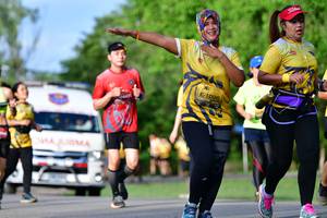 BIB: 1096
                            <button type="button" onclick="openModal(5146732)" class="btn btn-primary btn-sm float-right btn-popup" data-toggle="modal" data-target=".modal-high-quality">
                        <i class="fas fa-shopping-cart"></i> Add to Cart
                    </button>
                                            <button type="button" onclick="isThisMe(5146732, true)" class="btn btn-success btn-sm float-right btn-popup btn-isme hidden" data-toggle="tooltip" data-placement="bottom" title="นี่คือรูปของคุณใช่ไหม คลิกที่นี่เพื่อเอาเข้าอัลบั้ม">
                        <i class="fas fa-plus"></i> Add to album
                    </button>
                    <button type="button" onclick="isThisMe(5146732, false)" class="btn btn-warning btn-sm float-right btn-popup btn-isnotme hidden">
                        <i class="fas fa-ban"></i> Remove from album
                    </button>