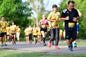 BIB: 0095, 1286
                            <button type="button" onclick="openModal(5144319)" class="btn btn-primary btn-sm float-right btn-popup" data-toggle="modal" data-target=".modal-high-quality">
                        <i class="fas fa-shopping-cart"></i> Add to Cart
                    </button>
                                            <button type="button" onclick="isThisMe(5144319, true)" class="btn btn-success btn-sm float-right btn-popup btn-isme hidden" data-toggle="tooltip" data-placement="bottom" title="นี่คือรูปของคุณใช่ไหม คลิกที่นี่เพื่อเอาเข้าอัลบั้ม">
                        <i class="fas fa-plus"></i> Add to album
                    </button>
                    <button type="button" onclick="isThisMe(5144319, false)" class="btn btn-warning btn-sm float-right btn-popup btn-isnotme hidden">
                        <i class="fas fa-ban"></i> Remove from album
                    </button>