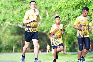 BIB: 1214, 1211, 122
                            <button type="button" onclick="openModal(5143963)" class="btn btn-primary btn-sm float-right btn-popup" data-toggle="modal" data-target=".modal-high-quality">
                        <i class="fas fa-shopping-cart"></i> Add to Cart
                    </button>
                                            <button type="button" onclick="isThisMe(5143963, true)" class="btn btn-success btn-sm float-right btn-popup btn-isme hidden" data-toggle="tooltip" data-placement="bottom" title="นี่คือรูปของคุณใช่ไหม คลิกที่นี่เพื่อเอาเข้าอัลบั้ม">
                        <i class="fas fa-plus"></i> Add to album
                    </button>
                    <button type="button" onclick="isThisMe(5143963, false)" class="btn btn-warning btn-sm float-right btn-popup btn-isnotme hidden">
                        <i class="fas fa-ban"></i> Remove from album
                    </button>