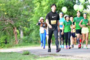 BIB: 1280
                            <button type="button" onclick="openModal(5144043)" class="btn btn-primary btn-sm float-right btn-popup" data-toggle="modal" data-target=".modal-high-quality">
                        <i class="fas fa-shopping-cart"></i> Add to Cart
                    </button>
                                            <button type="button" onclick="isThisMe(5144043, true)" class="btn btn-success btn-sm float-right btn-popup btn-isme hidden" data-toggle="tooltip" data-placement="bottom" title="นี่คือรูปของคุณใช่ไหม คลิกที่นี่เพื่อเอาเข้าอัลบั้ม">
                        <i class="fas fa-plus"></i> Add to album
                    </button>
                    <button type="button" onclick="isThisMe(5144043, false)" class="btn btn-warning btn-sm float-right btn-popup btn-isnotme hidden">
                        <i class="fas fa-ban"></i> Remove from album
                    </button>