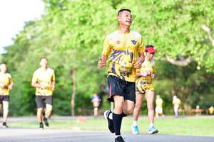 BIB: 040
                            <button type="button" onclick="openModal(5143986)" class="btn btn-primary btn-sm float-right btn-popup" data-toggle="modal" data-target=".modal-high-quality">
                        <i class="fas fa-shopping-cart"></i> Add to Cart
                    </button>
                                            <button type="button" onclick="isThisMe(5143986, true)" class="btn btn-success btn-sm float-right btn-popup btn-isme hidden" data-toggle="tooltip" data-placement="bottom" title="นี่คือรูปของคุณใช่ไหม คลิกที่นี่เพื่อเอาเข้าอัลบั้ม">
                        <i class="fas fa-plus"></i> Add to album
                    </button>
                    <button type="button" onclick="isThisMe(5143986, false)" class="btn btn-warning btn-sm float-right btn-popup btn-isnotme hidden">
                        <i class="fas fa-ban"></i> Remove from album
                    </button>