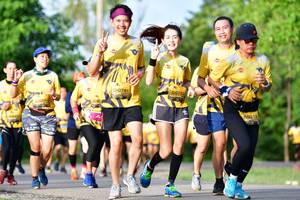 BIB: 0781, 0793, 212
                            <button type="button" onclick="openModal(5145697)" class="btn btn-primary btn-sm float-right btn-popup" data-toggle="modal" data-target=".modal-high-quality">
                        <i class="fas fa-shopping-cart"></i> Add to Cart
                    </button>
                                            <button type="button" onclick="isThisMe(5145697, true)" class="btn btn-success btn-sm float-right btn-popup btn-isme hidden" data-toggle="tooltip" data-placement="bottom" title="นี่คือรูปของคุณใช่ไหม คลิกที่นี่เพื่อเอาเข้าอัลบั้ม">
                        <i class="fas fa-plus"></i> Add to album
                    </button>
                    <button type="button" onclick="isThisMe(5145697, false)" class="btn btn-warning btn-sm float-right btn-popup btn-isnotme hidden">
                        <i class="fas fa-ban"></i> Remove from album
                    </button>