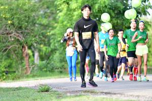 BIB: 1280
                            <button type="button" onclick="openModal(5144042)" class="btn btn-primary btn-sm float-right btn-popup" data-toggle="modal" data-target=".modal-high-quality">
                        <i class="fas fa-shopping-cart"></i> Add to Cart
                    </button>
                                            <button type="button" onclick="isThisMe(5144042, true)" class="btn btn-success btn-sm float-right btn-popup btn-isme hidden" data-toggle="tooltip" data-placement="bottom" title="นี่คือรูปของคุณใช่ไหม คลิกที่นี่เพื่อเอาเข้าอัลบั้ม">
                        <i class="fas fa-plus"></i> Add to album
                    </button>
                    <button type="button" onclick="isThisMe(5144042, false)" class="btn btn-warning btn-sm float-right btn-popup btn-isnotme hidden">
                        <i class="fas fa-ban"></i> Remove from album
                    </button>