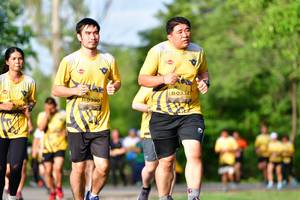 BIB: 0334, 0390
                            <button type="button" onclick="openModal(5145540)" class="btn btn-primary btn-sm float-right btn-popup" data-toggle="modal" data-target=".modal-high-quality">
                        <i class="fas fa-shopping-cart"></i> Add to Cart
                    </button>
                                            <button type="button" onclick="isThisMe(5145540, true)" class="btn btn-success btn-sm float-right btn-popup btn-isme hidden" data-toggle="tooltip" data-placement="bottom" title="นี่คือรูปของคุณใช่ไหม คลิกที่นี่เพื่อเอาเข้าอัลบั้ม">
                        <i class="fas fa-plus"></i> Add to album
                    </button>
                    <button type="button" onclick="isThisMe(5145540, false)" class="btn btn-warning btn-sm float-right btn-popup btn-isnotme hidden">
                        <i class="fas fa-ban"></i> Remove from album
                    </button>