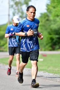 BIB: 
                            <button type="button" onclick="openModal(5152250)" class="btn btn-primary btn-sm float-right btn-popup" data-toggle="modal" data-target=".modal-high-quality">
                        <i class="fas fa-shopping-cart"></i> Add to Cart
                    </button>
                                            <button type="button" onclick="isThisMe(5152250, true)" class="btn btn-success btn-sm float-right btn-popup btn-isme hidden" data-toggle="tooltip" data-placement="bottom" title="นี่คือรูปของคุณใช่ไหม คลิกที่นี่เพื่อเอาเข้าอัลบั้ม">
                        <i class="fas fa-plus"></i> Add to album
                    </button>
                    <button type="button" onclick="isThisMe(5152250, false)" class="btn btn-warning btn-sm float-right btn-popup btn-isnotme hidden">
                        <i class="fas fa-ban"></i> Remove from album
                    </button>