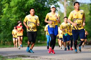 BIB: 1038, 106
                            <button type="button" onclick="openModal(5144607)" class="btn btn-primary btn-sm float-right btn-popup" data-toggle="modal" data-target=".modal-high-quality">
                        <i class="fas fa-shopping-cart"></i> Add to Cart
                    </button>
                                            <button type="button" onclick="isThisMe(5144607, true)" class="btn btn-success btn-sm float-right btn-popup btn-isme hidden" data-toggle="tooltip" data-placement="bottom" title="นี่คือรูปของคุณใช่ไหม คลิกที่นี่เพื่อเอาเข้าอัลบั้ม">
                        <i class="fas fa-plus"></i> Add to album
                    </button>
                    <button type="button" onclick="isThisMe(5144607, false)" class="btn btn-warning btn-sm float-right btn-popup btn-isnotme hidden">
                        <i class="fas fa-ban"></i> Remove from album
                    </button>