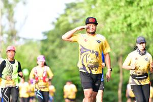 BIB: 0209, 0731
                            <button type="button" onclick="openModal(5144025)" class="btn btn-primary btn-sm float-right btn-popup" data-toggle="modal" data-target=".modal-high-quality">
                        <i class="fas fa-shopping-cart"></i> Add to Cart
                    </button>
                                            <button type="button" onclick="isThisMe(5144025, true)" class="btn btn-success btn-sm float-right btn-popup btn-isme hidden" data-toggle="tooltip" data-placement="bottom" title="นี่คือรูปของคุณใช่ไหม คลิกที่นี่เพื่อเอาเข้าอัลบั้ม">
                        <i class="fas fa-plus"></i> Add to album
                    </button>
                    <button type="button" onclick="isThisMe(5144025, false)" class="btn btn-warning btn-sm float-right btn-popup btn-isnotme hidden">
                        <i class="fas fa-ban"></i> Remove from album
                    </button>