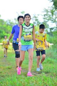 BIB: 0413, 0114
                            <button type="button" onclick="openModal(4964315)" class="btn btn-primary btn-sm float-right btn-popup" data-toggle="modal" data-target=".modal-high-quality">
                        <i class="fas fa-shopping-cart"></i> Add to Cart
                    </button>
                                            <button type="button" onclick="isThisMe(4964315, true)" class="btn btn-success btn-sm float-right btn-popup btn-isme hidden" data-toggle="tooltip" data-placement="bottom" title="นี่คือรูปของคุณใช่ไหม คลิกที่นี่เพื่อเอาเข้าอัลบั้ม">
                        <i class="fas fa-plus"></i> Add to album
                    </button>
                    <button type="button" onclick="isThisMe(4964315, false)" class="btn btn-warning btn-sm float-right btn-popup btn-isnotme hidden">
                        <i class="fas fa-ban"></i> Remove from album
                    </button>