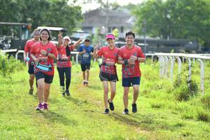 BIB: 0264, 194
                            <button type="button" onclick="openModal(5203205)" class="btn btn-primary btn-sm float-right btn-popup" data-toggle="modal" data-target=".modal-high-quality">
                        <i class="fas fa-shopping-cart"></i> Add to Cart
                    </button>
                                            <button type="button" onclick="isThisMe(5203205, true)" class="btn btn-success btn-sm float-right btn-popup btn-isme hidden" data-toggle="tooltip" data-placement="bottom" title="นี่คือรูปของคุณใช่ไหม คลิกที่นี่เพื่อเอาเข้าอัลบั้ม">
                        <i class="fas fa-plus"></i> Add to album
                    </button>
                    <button type="button" onclick="isThisMe(5203205, false)" class="btn btn-warning btn-sm float-right btn-popup btn-isnotme hidden">
                        <i class="fas fa-ban"></i> Remove from album
                    </button>