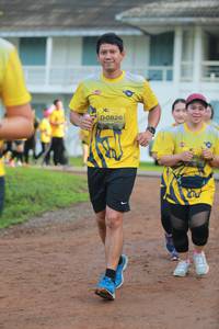 BIB: 0826
                            <button type="button" onclick="openModal(4959655)" class="btn btn-primary btn-sm float-right btn-popup" data-toggle="modal" data-target=".modal-high-quality">
                        <i class="fas fa-shopping-cart"></i> Add to Cart
                    </button>
                                            <button type="button" onclick="isThisMe(4959655, true)" class="btn btn-success btn-sm float-right btn-popup btn-isme hidden" data-toggle="tooltip" data-placement="bottom" title="นี่คือรูปของคุณใช่ไหม คลิกที่นี่เพื่อเอาเข้าอัลบั้ม">
                        <i class="fas fa-plus"></i> Add to album
                    </button>
                    <button type="button" onclick="isThisMe(4959655, false)" class="btn btn-warning btn-sm float-right btn-popup btn-isnotme hidden">
                        <i class="fas fa-ban"></i> Remove from album
                    </button>