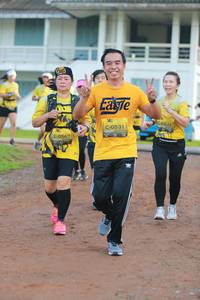 BIB: 532, 531, 0567
                            <button type="button" onclick="openModal(4959828)" class="btn btn-primary btn-sm float-right btn-popup" data-toggle="modal" data-target=".modal-high-quality">
                        <i class="fas fa-shopping-cart"></i> Add to Cart
                    </button>
                                            <button type="button" onclick="isThisMe(4959828, true)" class="btn btn-success btn-sm float-right btn-popup btn-isme hidden" data-toggle="tooltip" data-placement="bottom" title="นี่คือรูปของคุณใช่ไหม คลิกที่นี่เพื่อเอาเข้าอัลบั้ม">
                        <i class="fas fa-plus"></i> Add to album
                    </button>
                    <button type="button" onclick="isThisMe(4959828, false)" class="btn btn-warning btn-sm float-right btn-popup btn-isnotme hidden">
                        <i class="fas fa-ban"></i> Remove from album
                    </button>