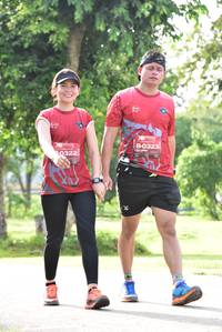 BIB: 0323, 0322
                            <button type="button" onclick="openModal(5009414)" class="btn btn-primary btn-sm float-right btn-popup" data-toggle="modal" data-target=".modal-high-quality">
                        <i class="fas fa-shopping-cart"></i> Add to Cart
                    </button>
                                            <button type="button" onclick="isThisMe(5009414, true)" class="btn btn-success btn-sm float-right btn-popup btn-isme hidden" data-toggle="tooltip" data-placement="bottom" title="นี่คือรูปของคุณใช่ไหม คลิกที่นี่เพื่อเอาเข้าอัลบั้ม">
                        <i class="fas fa-plus"></i> Add to album
                    </button>
                    <button type="button" onclick="isThisMe(5009414, false)" class="btn btn-warning btn-sm float-right btn-popup btn-isnotme hidden">
                        <i class="fas fa-ban"></i> Remove from album
                    </button>