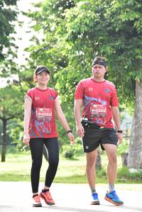 BIB: 0323, 0322
                            <button type="button" onclick="openModal(5009399)" class="btn btn-primary btn-sm float-right btn-popup" data-toggle="modal" data-target=".modal-high-quality">
                        <i class="fas fa-shopping-cart"></i> Add to Cart
                    </button>
                                            <button type="button" onclick="isThisMe(5009399, true)" class="btn btn-success btn-sm float-right btn-popup btn-isme hidden" data-toggle="tooltip" data-placement="bottom" title="นี่คือรูปของคุณใช่ไหม คลิกที่นี่เพื่อเอาเข้าอัลบั้ม">
                        <i class="fas fa-plus"></i> Add to album
                    </button>
                    <button type="button" onclick="isThisMe(5009399, false)" class="btn btn-warning btn-sm float-right btn-popup btn-isnotme hidden">
                        <i class="fas fa-ban"></i> Remove from album
                    </button>