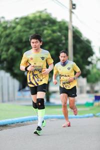 BIB: 0196
                            <button type="button" onclick="openModal(5031831)" class="btn btn-primary btn-sm float-right btn-popup" data-toggle="modal" data-target=".modal-high-quality">
                        <i class="fas fa-shopping-cart"></i> Add to Cart
                    </button>
                                            <button type="button" onclick="isThisMe(5031831, true)" class="btn btn-success btn-sm float-right btn-popup btn-isme hidden" data-toggle="tooltip" data-placement="bottom" title="นี่คือรูปของคุณใช่ไหม คลิกที่นี่เพื่อเอาเข้าอัลบั้ม">
                        <i class="fas fa-plus"></i> Add to album
                    </button>
                    <button type="button" onclick="isThisMe(5031831, false)" class="btn btn-warning btn-sm float-right btn-popup btn-isnotme hidden">
                        <i class="fas fa-ban"></i> Remove from album
                    </button>