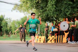 BIB: 063, 241
                            <button type="button" onclick="openModal(5030330)" class="btn btn-primary btn-sm float-right btn-popup" data-toggle="modal" data-target=".modal-high-quality">
                        <i class="fas fa-shopping-cart"></i> Add to Cart
                    </button>
                                            <button type="button" onclick="isThisMe(5030330, true)" class="btn btn-success btn-sm float-right btn-popup btn-isme hidden" data-toggle="tooltip" data-placement="bottom" title="นี่คือรูปของคุณใช่ไหม คลิกที่นี่เพื่อเอาเข้าอัลบั้ม">
                        <i class="fas fa-plus"></i> Add to album
                    </button>
                    <button type="button" onclick="isThisMe(5030330, false)" class="btn btn-warning btn-sm float-right btn-popup btn-isnotme hidden">
                        <i class="fas fa-ban"></i> Remove from album
                    </button>