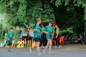 BIB: 221
                            <button type="button" onclick="openModal(5030587)" class="btn btn-primary btn-sm float-right btn-popup" data-toggle="modal" data-target=".modal-high-quality">
                        <i class="fas fa-shopping-cart"></i> Add to Cart
                    </button>
                                            <button type="button" onclick="isThisMe(5030587, true)" class="btn btn-success btn-sm float-right btn-popup btn-isme hidden" data-toggle="tooltip" data-placement="bottom" title="นี่คือรูปของคุณใช่ไหม คลิกที่นี่เพื่อเอาเข้าอัลบั้ม">
                        <i class="fas fa-plus"></i> Add to album
                    </button>
                    <button type="button" onclick="isThisMe(5030587, false)" class="btn btn-warning btn-sm float-right btn-popup btn-isnotme hidden">
                        <i class="fas fa-ban"></i> Remove from album
                    </button>