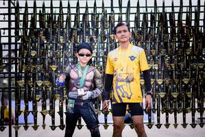 BIB: 561, 256
                            <button type="button" onclick="openModal(5125637)" class="btn btn-primary btn-sm float-right btn-popup" data-toggle="modal" data-target=".modal-high-quality">
                        <i class="fas fa-shopping-cart"></i> Add to Cart
                    </button>
                                            <button type="button" onclick="isThisMe(5125637, true)" class="btn btn-success btn-sm float-right btn-popup btn-isme hidden" data-toggle="tooltip" data-placement="bottom" title="นี่คือรูปของคุณใช่ไหม คลิกที่นี่เพื่อเอาเข้าอัลบั้ม">
                        <i class="fas fa-plus"></i> Add to album
                    </button>
                    <button type="button" onclick="isThisMe(5125637, false)" class="btn btn-warning btn-sm float-right btn-popup btn-isnotme hidden">
                        <i class="fas fa-ban"></i> Remove from album
                    </button>