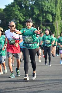 BIB: 751
                            <button type="button" onclick="openModal(4951120)" class="btn btn-primary btn-sm float-right btn-popup" data-toggle="modal" data-target=".modal-high-quality">
                        <i class="fas fa-shopping-cart"></i> Add to Cart
                    </button>
                                            <button type="button" onclick="isThisMe(4951120, true)" class="btn btn-success btn-sm float-right btn-popup btn-isme hidden" data-toggle="tooltip" data-placement="bottom" title="นี่คือรูปของคุณใช่ไหม คลิกที่นี่เพื่อเอาเข้าอัลบั้ม">
                        <i class="fas fa-plus"></i> Add to album
                    </button>
                    <button type="button" onclick="isThisMe(4951120, false)" class="btn btn-warning btn-sm float-right btn-popup btn-isnotme hidden">
                        <i class="fas fa-ban"></i> Remove from album
                    </button>