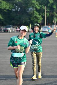 BIB: 393, 270
                            <button type="button" onclick="openModal(4902852)" class="btn btn-primary btn-sm float-right btn-popup" data-toggle="modal" data-target=".modal-high-quality">
                        <i class="fas fa-shopping-cart"></i> Add to Cart
                    </button>
                                            <button type="button" onclick="isThisMe(4902852, true)" class="btn btn-success btn-sm float-right btn-popup btn-isme hidden" data-toggle="tooltip" data-placement="bottom" title="นี่คือรูปของคุณใช่ไหม คลิกที่นี่เพื่อเอาเข้าอัลบั้ม">
                        <i class="fas fa-plus"></i> Add to album
                    </button>
                    <button type="button" onclick="isThisMe(4902852, false)" class="btn btn-warning btn-sm float-right btn-popup btn-isnotme hidden">
                        <i class="fas fa-ban"></i> Remove from album
                    </button>