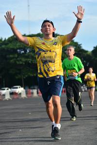 BIB: 1161
                            <button type="button" onclick="openModal(5200742)" class="btn btn-primary btn-sm float-right btn-popup" data-toggle="modal" data-target=".modal-high-quality">
                        <i class="fas fa-shopping-cart"></i> Add to Cart
                    </button>
                                            <button type="button" onclick="isThisMe(5200742, true)" class="btn btn-success btn-sm float-right btn-popup btn-isme hidden" data-toggle="tooltip" data-placement="bottom" title="นี่คือรูปของคุณใช่ไหม คลิกที่นี่เพื่อเอาเข้าอัลบั้ม">
                        <i class="fas fa-plus"></i> Add to album
                    </button>
                    <button type="button" onclick="isThisMe(5200742, false)" class="btn btn-warning btn-sm float-right btn-popup btn-isnotme hidden">
                        <i class="fas fa-ban"></i> Remove from album
                    </button>