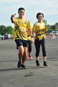 BIB: 0816, 0817
                            <button type="button" onclick="openModal(5183118)" class="btn btn-primary btn-sm float-right btn-popup" data-toggle="modal" data-target=".modal-high-quality">
                        <i class="fas fa-shopping-cart"></i> Add to Cart
                    </button>
                                            <button type="button" onclick="isThisMe(5183118, true)" class="btn btn-success btn-sm float-right btn-popup btn-isme hidden" data-toggle="tooltip" data-placement="bottom" title="นี่คือรูปของคุณใช่ไหม คลิกที่นี่เพื่อเอาเข้าอัลบั้ม">
                        <i class="fas fa-plus"></i> Add to album
                    </button>
                    <button type="button" onclick="isThisMe(5183118, false)" class="btn btn-warning btn-sm float-right btn-popup btn-isnotme hidden">
                        <i class="fas fa-ban"></i> Remove from album
                    </button>