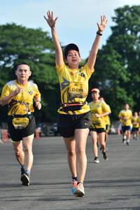 BIB: 085, 0286
                            <button type="button" onclick="openModal(5200701)" class="btn btn-primary btn-sm float-right btn-popup" data-toggle="modal" data-target=".modal-high-quality">
                        <i class="fas fa-shopping-cart"></i> Add to Cart
                    </button>
                                            <button type="button" onclick="isThisMe(5200701, true)" class="btn btn-success btn-sm float-right btn-popup btn-isme hidden" data-toggle="tooltip" data-placement="bottom" title="นี่คือรูปของคุณใช่ไหม คลิกที่นี่เพื่อเอาเข้าอัลบั้ม">
                        <i class="fas fa-plus"></i> Add to album
                    </button>
                    <button type="button" onclick="isThisMe(5200701, false)" class="btn btn-warning btn-sm float-right btn-popup btn-isnotme hidden">
                        <i class="fas fa-ban"></i> Remove from album
                    </button>