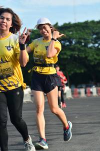 BIB: 0528, 1005, 
                            <button type="button" onclick="openModal(5178989)" class="btn btn-primary btn-sm float-right btn-popup" data-toggle="modal" data-target=".modal-high-quality">
                        <i class="fas fa-shopping-cart"></i> Add to Cart
                    </button>
                                            <button type="button" onclick="isThisMe(5178989, true)" class="btn btn-success btn-sm float-right btn-popup btn-isme hidden" data-toggle="tooltip" data-placement="bottom" title="นี่คือรูปของคุณใช่ไหม คลิกที่นี่เพื่อเอาเข้าอัลบั้ม">
                        <i class="fas fa-plus"></i> Add to album
                    </button>
                    <button type="button" onclick="isThisMe(5178989, false)" class="btn btn-warning btn-sm float-right btn-popup btn-isnotme hidden">
                        <i class="fas fa-ban"></i> Remove from album
                    </button>