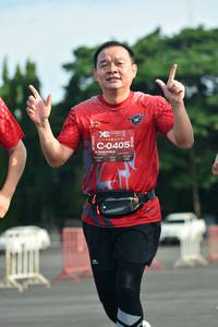 BIB: 0405
                            <button type="button" onclick="openModal(5153367)" class="btn btn-primary btn-sm float-right btn-popup" data-toggle="modal" data-target=".modal-high-quality">
                        <i class="fas fa-shopping-cart"></i> Add to Cart
                    </button>
                                            <button type="button" onclick="isThisMe(5153367, true)" class="btn btn-success btn-sm float-right btn-popup btn-isme hidden" data-toggle="tooltip" data-placement="bottom" title="นี่คือรูปของคุณใช่ไหม คลิกที่นี่เพื่อเอาเข้าอัลบั้ม">
                        <i class="fas fa-plus"></i> Add to album
                    </button>
                    <button type="button" onclick="isThisMe(5153367, false)" class="btn btn-warning btn-sm float-right btn-popup btn-isnotme hidden">
                        <i class="fas fa-ban"></i> Remove from album
                    </button>