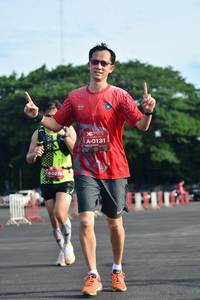 BIB: 0131, 276
                            <button type="button" onclick="openModal(5204887)" class="btn btn-primary btn-sm float-right btn-popup" data-toggle="modal" data-target=".modal-high-quality">
                        <i class="fas fa-shopping-cart"></i> Add to Cart
                    </button>
                                            <button type="button" onclick="isThisMe(5204887, true)" class="btn btn-success btn-sm float-right btn-popup btn-isme hidden" data-toggle="tooltip" data-placement="bottom" title="นี่คือรูปของคุณใช่ไหม คลิกที่นี่เพื่อเอาเข้าอัลบั้ม">
                        <i class="fas fa-plus"></i> Add to album
                    </button>
                    <button type="button" onclick="isThisMe(5204887, false)" class="btn btn-warning btn-sm float-right btn-popup btn-isnotme hidden">
                        <i class="fas fa-ban"></i> Remove from album
                    </button>