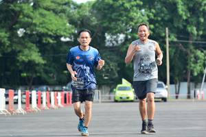 BIB: 1011, 703
                            <button type="button" onclick="openModal(5160072)" class="btn btn-primary btn-sm float-right btn-popup" data-toggle="modal" data-target=".modal-high-quality">
                        <i class="fas fa-shopping-cart"></i> Add to Cart
                    </button>
                                            <button type="button" onclick="isThisMe(5160072, true)" class="btn btn-success btn-sm float-right btn-popup btn-isme hidden" data-toggle="tooltip" data-placement="bottom" title="นี่คือรูปของคุณใช่ไหม คลิกที่นี่เพื่อเอาเข้าอัลบั้ม">
                        <i class="fas fa-plus"></i> Add to album
                    </button>
                    <button type="button" onclick="isThisMe(5160072, false)" class="btn btn-warning btn-sm float-right btn-popup btn-isnotme hidden">
                        <i class="fas fa-ban"></i> Remove from album
                    </button>