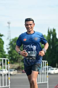 BIB: 1082
                            <button type="button" onclick="openModal(5162515)" class="btn btn-primary btn-sm float-right btn-popup" data-toggle="modal" data-target=".modal-high-quality">
                        <i class="fas fa-shopping-cart"></i> Add to Cart
                    </button>
                                            <button type="button" onclick="isThisMe(5162515, true)" class="btn btn-success btn-sm float-right btn-popup btn-isme hidden" data-toggle="tooltip" data-placement="bottom" title="นี่คือรูปของคุณใช่ไหม คลิกที่นี่เพื่อเอาเข้าอัลบั้ม">
                        <i class="fas fa-plus"></i> Add to album
                    </button>
                    <button type="button" onclick="isThisMe(5162515, false)" class="btn btn-warning btn-sm float-right btn-popup btn-isnotme hidden">
                        <i class="fas fa-ban"></i> Remove from album
                    </button>