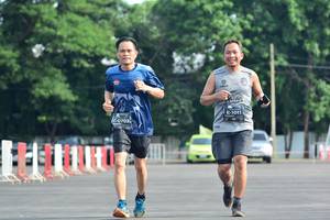 BIB: 1011, 0703
                            <button type="button" onclick="openModal(5160083)" class="btn btn-primary btn-sm float-right btn-popup" data-toggle="modal" data-target=".modal-high-quality">
                        <i class="fas fa-shopping-cart"></i> Add to Cart
                    </button>
                                            <button type="button" onclick="isThisMe(5160083, true)" class="btn btn-success btn-sm float-right btn-popup btn-isme hidden" data-toggle="tooltip" data-placement="bottom" title="นี่คือรูปของคุณใช่ไหม คลิกที่นี่เพื่อเอาเข้าอัลบั้ม">
                        <i class="fas fa-plus"></i> Add to album
                    </button>
                    <button type="button" onclick="isThisMe(5160083, false)" class="btn btn-warning btn-sm float-right btn-popup btn-isnotme hidden">
                        <i class="fas fa-ban"></i> Remove from album
                    </button>