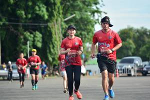 BIB: 032, 03225
                            <button type="button" onclick="openModal(5156270)" class="btn btn-primary btn-sm float-right btn-popup" data-toggle="modal" data-target=".modal-high-quality">
                        <i class="fas fa-shopping-cart"></i> Add to Cart
                    </button>
                                            <button type="button" onclick="isThisMe(5156270, true)" class="btn btn-success btn-sm float-right btn-popup btn-isme hidden" data-toggle="tooltip" data-placement="bottom" title="นี่คือรูปของคุณใช่ไหม คลิกที่นี่เพื่อเอาเข้าอัลบั้ม">
                        <i class="fas fa-plus"></i> Add to album
                    </button>
                    <button type="button" onclick="isThisMe(5156270, false)" class="btn btn-warning btn-sm float-right btn-popup btn-isnotme hidden">
                        <i class="fas fa-ban"></i> Remove from album
                    </button>