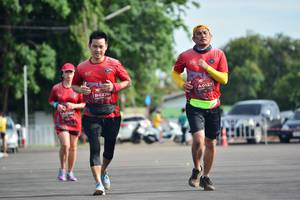 BIB: 0270, 0127
                            <button type="button" onclick="openModal(5154813)" class="btn btn-primary btn-sm float-right btn-popup" data-toggle="modal" data-target=".modal-high-quality">
                        <i class="fas fa-shopping-cart"></i> Add to Cart
                    </button>
                                            <button type="button" onclick="isThisMe(5154813, true)" class="btn btn-success btn-sm float-right btn-popup btn-isme hidden" data-toggle="tooltip" data-placement="bottom" title="นี่คือรูปของคุณใช่ไหม คลิกที่นี่เพื่อเอาเข้าอัลบั้ม">
                        <i class="fas fa-plus"></i> Add to album
                    </button>
                    <button type="button" onclick="isThisMe(5154813, false)" class="btn btn-warning btn-sm float-right btn-popup btn-isnotme hidden">
                        <i class="fas fa-ban"></i> Remove from album
                    </button>