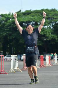 BIB: 1105, 
                            <button type="button" onclick="openModal(5170965)" class="btn btn-primary btn-sm float-right btn-popup" data-toggle="modal" data-target=".modal-high-quality">
                        <i class="fas fa-shopping-cart"></i> Add to Cart
                    </button>
                                            <button type="button" onclick="isThisMe(5170965, true)" class="btn btn-success btn-sm float-right btn-popup btn-isme hidden" data-toggle="tooltip" data-placement="bottom" title="นี่คือรูปของคุณใช่ไหม คลิกที่นี่เพื่อเอาเข้าอัลบั้ม">
                        <i class="fas fa-plus"></i> Add to album
                    </button>
                    <button type="button" onclick="isThisMe(5170965, false)" class="btn btn-warning btn-sm float-right btn-popup btn-isnotme hidden">
                        <i class="fas fa-ban"></i> Remove from album
                    </button>