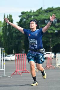 BIB: 0450, 
                            <button type="button" onclick="openModal(5168003)" class="btn btn-primary btn-sm float-right btn-popup" data-toggle="modal" data-target=".modal-high-quality">
                        <i class="fas fa-shopping-cart"></i> Add to Cart
                    </button>
                                            <button type="button" onclick="isThisMe(5168003, true)" class="btn btn-success btn-sm float-right btn-popup btn-isme hidden" data-toggle="tooltip" data-placement="bottom" title="นี่คือรูปของคุณใช่ไหม คลิกที่นี่เพื่อเอาเข้าอัลบั้ม">
                        <i class="fas fa-plus"></i> Add to album
                    </button>
                    <button type="button" onclick="isThisMe(5168003, false)" class="btn btn-warning btn-sm float-right btn-popup btn-isnotme hidden">
                        <i class="fas fa-ban"></i> Remove from album
                    </button>