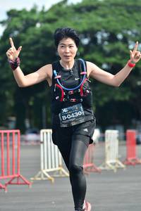 BIB: 0430
                            <button type="button" onclick="openModal(5169294)" class="btn btn-primary btn-sm float-right btn-popup" data-toggle="modal" data-target=".modal-high-quality">
                        <i class="fas fa-shopping-cart"></i> Add to Cart
                    </button>
                                            <button type="button" onclick="isThisMe(5169294, true)" class="btn btn-success btn-sm float-right btn-popup btn-isme hidden" data-toggle="tooltip" data-placement="bottom" title="นี่คือรูปของคุณใช่ไหม คลิกที่นี่เพื่อเอาเข้าอัลบั้ม">
                        <i class="fas fa-plus"></i> Add to album
                    </button>
                    <button type="button" onclick="isThisMe(5169294, false)" class="btn btn-warning btn-sm float-right btn-popup btn-isnotme hidden">
                        <i class="fas fa-ban"></i> Remove from album
                    </button>