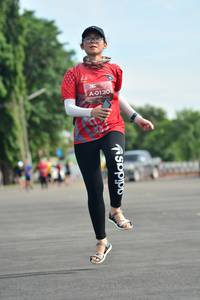 BIB: 0130
                            <button type="button" onclick="openModal(5164613)" class="btn btn-primary btn-sm float-right btn-popup" data-toggle="modal" data-target=".modal-high-quality">
                        <i class="fas fa-shopping-cart"></i> Add to Cart
                    </button>
                                            <button type="button" onclick="isThisMe(5164613, true)" class="btn btn-success btn-sm float-right btn-popup btn-isme hidden" data-toggle="tooltip" data-placement="bottom" title="นี่คือรูปของคุณใช่ไหม คลิกที่นี่เพื่อเอาเข้าอัลบั้ม">
                        <i class="fas fa-plus"></i> Add to album
                    </button>
                    <button type="button" onclick="isThisMe(5164613, false)" class="btn btn-warning btn-sm float-right btn-popup btn-isnotme hidden">
                        <i class="fas fa-ban"></i> Remove from album
                    </button>