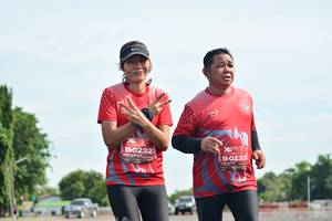 BIB: 0232, 0233
                            <button type="button" onclick="openModal(5171023)" class="btn btn-primary btn-sm float-right btn-popup" data-toggle="modal" data-target=".modal-high-quality">
                        <i class="fas fa-shopping-cart"></i> Add to Cart
                    </button>
                                            <button type="button" onclick="isThisMe(5171023, true)" class="btn btn-success btn-sm float-right btn-popup btn-isme hidden" data-toggle="tooltip" data-placement="bottom" title="นี่คือรูปของคุณใช่ไหม คลิกที่นี่เพื่อเอาเข้าอัลบั้ม">
                        <i class="fas fa-plus"></i> Add to album
                    </button>
                    <button type="button" onclick="isThisMe(5171023, false)" class="btn btn-warning btn-sm float-right btn-popup btn-isnotme hidden">
                        <i class="fas fa-ban"></i> Remove from album
                    </button>