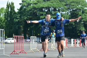 BIB: 0348, 0233
                            <button type="button" onclick="openModal(5175328)" class="btn btn-primary btn-sm float-right btn-popup" data-toggle="modal" data-target=".modal-high-quality">
                        <i class="fas fa-shopping-cart"></i> Add to Cart
                    </button>
                                            <button type="button" onclick="isThisMe(5175328, true)" class="btn btn-success btn-sm float-right btn-popup btn-isme hidden" data-toggle="tooltip" data-placement="bottom" title="นี่คือรูปของคุณใช่ไหม คลิกที่นี่เพื่อเอาเข้าอัลบั้ม">
                        <i class="fas fa-plus"></i> Add to album
                    </button>
                    <button type="button" onclick="isThisMe(5175328, false)" class="btn btn-warning btn-sm float-right btn-popup btn-isnotme hidden">
                        <i class="fas fa-ban"></i> Remove from album
                    </button>