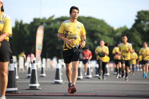 BIB: 0249
                            <button type="button" onclick="openModal(4969451)" class="btn btn-primary btn-sm float-right btn-popup" data-toggle="modal" data-target=".modal-high-quality">
                        <i class="fas fa-shopping-cart"></i> Add to Cart
                    </button>
                                            <button type="button" onclick="isThisMe(4969451, true)" class="btn btn-success btn-sm float-right btn-popup btn-isme hidden" data-toggle="tooltip" data-placement="bottom" title="นี่คือรูปของคุณใช่ไหม คลิกที่นี่เพื่อเอาเข้าอัลบั้ม">
                        <i class="fas fa-plus"></i> Add to album
                    </button>
                    <button type="button" onclick="isThisMe(4969451, false)" class="btn btn-warning btn-sm float-right btn-popup btn-isnotme hidden">
                        <i class="fas fa-ban"></i> Remove from album
                    </button>