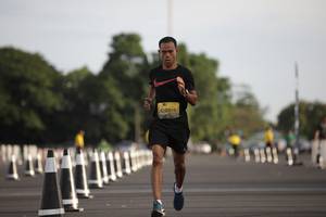 BIB: 510
                            <button type="button" onclick="openModal(4946863)" class="btn btn-primary btn-sm float-right btn-popup" data-toggle="modal" data-target=".modal-high-quality">
                        <i class="fas fa-shopping-cart"></i> Add to Cart
                    </button>
                                            <button type="button" onclick="isThisMe(4946863, true)" class="btn btn-success btn-sm float-right btn-popup btn-isme hidden" data-toggle="tooltip" data-placement="bottom" title="นี่คือรูปของคุณใช่ไหม คลิกที่นี่เพื่อเอาเข้าอัลบั้ม">
                        <i class="fas fa-plus"></i> Add to album
                    </button>
                    <button type="button" onclick="isThisMe(4946863, false)" class="btn btn-warning btn-sm float-right btn-popup btn-isnotme hidden">
                        <i class="fas fa-ban"></i> Remove from album
                    </button>