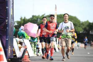 BIB: 041
                            <button type="button" onclick="openModal(5136996)" class="btn btn-primary btn-sm float-right btn-popup" data-toggle="modal" data-target=".modal-high-quality">
                        <i class="fas fa-shopping-cart"></i> Add to Cart
                    </button>
                                            <button type="button" onclick="isThisMe(5136996, true)" class="btn btn-success btn-sm float-right btn-popup btn-isme hidden" data-toggle="tooltip" data-placement="bottom" title="นี่คือรูปของคุณใช่ไหม คลิกที่นี่เพื่อเอาเข้าอัลบั้ม">
                        <i class="fas fa-plus"></i> Add to album
                    </button>
                    <button type="button" onclick="isThisMe(5136996, false)" class="btn btn-warning btn-sm float-right btn-popup btn-isnotme hidden">
                        <i class="fas fa-ban"></i> Remove from album
                    </button>