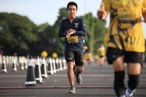 BIB: 04571
                            <button type="button" onclick="openModal(4950032)" class="btn btn-primary btn-sm float-right btn-popup" data-toggle="modal" data-target=".modal-high-quality">
                        <i class="fas fa-shopping-cart"></i> Add to Cart
                    </button>
                                            <button type="button" onclick="isThisMe(4950032, true)" class="btn btn-success btn-sm float-right btn-popup btn-isme hidden" data-toggle="tooltip" data-placement="bottom" title="นี่คือรูปของคุณใช่ไหม คลิกที่นี่เพื่อเอาเข้าอัลบั้ม">
                        <i class="fas fa-plus"></i> Add to album
                    </button>
                    <button type="button" onclick="isThisMe(4950032, false)" class="btn btn-warning btn-sm float-right btn-popup btn-isnotme hidden">
                        <i class="fas fa-ban"></i> Remove from album
                    </button>
