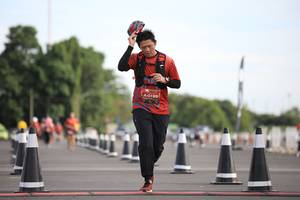 BIB: 0199
                            <button type="button" onclick="openModal(5109591)" class="btn btn-primary btn-sm float-right btn-popup" data-toggle="modal" data-target=".modal-high-quality">
                        <i class="fas fa-shopping-cart"></i> Add to Cart
                    </button>
                                            <button type="button" onclick="isThisMe(5109591, true)" class="btn btn-success btn-sm float-right btn-popup btn-isme hidden" data-toggle="tooltip" data-placement="bottom" title="นี่คือรูปของคุณใช่ไหม คลิกที่นี่เพื่อเอาเข้าอัลบั้ม">
                        <i class="fas fa-plus"></i> Add to album
                    </button>
                    <button type="button" onclick="isThisMe(5109591, false)" class="btn btn-warning btn-sm float-right btn-popup btn-isnotme hidden">
                        <i class="fas fa-ban"></i> Remove from album
                    </button>