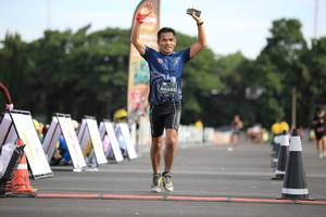 BIB: 0293
                            <button type="button" onclick="openModal(5124351)" class="btn btn-primary btn-sm float-right btn-popup" data-toggle="modal" data-target=".modal-high-quality">
                        <i class="fas fa-shopping-cart"></i> Add to Cart
                    </button>
                                            <button type="button" onclick="isThisMe(5124351, true)" class="btn btn-success btn-sm float-right btn-popup btn-isme hidden" data-toggle="tooltip" data-placement="bottom" title="นี่คือรูปของคุณใช่ไหม คลิกที่นี่เพื่อเอาเข้าอัลบั้ม">
                        <i class="fas fa-plus"></i> Add to album
                    </button>
                    <button type="button" onclick="isThisMe(5124351, false)" class="btn btn-warning btn-sm float-right btn-popup btn-isnotme hidden">
                        <i class="fas fa-ban"></i> Remove from album
                    </button>