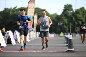 BIB: 1011, 703
                            <button type="button" onclick="openModal(5121455)" class="btn btn-primary btn-sm float-right btn-popup" data-toggle="modal" data-target=".modal-high-quality">
                        <i class="fas fa-shopping-cart"></i> Add to Cart
                    </button>
                                            <button type="button" onclick="isThisMe(5121455, true)" class="btn btn-success btn-sm float-right btn-popup btn-isme hidden" data-toggle="tooltip" data-placement="bottom" title="นี่คือรูปของคุณใช่ไหม คลิกที่นี่เพื่อเอาเข้าอัลบั้ม">
                        <i class="fas fa-plus"></i> Add to album
                    </button>
                    <button type="button" onclick="isThisMe(5121455, false)" class="btn btn-warning btn-sm float-right btn-popup btn-isnotme hidden">
                        <i class="fas fa-ban"></i> Remove from album
                    </button>