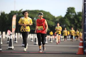 BIB: 674, 0332
                            <button type="button" onclick="openModal(4963406)" class="btn btn-primary btn-sm float-right btn-popup" data-toggle="modal" data-target=".modal-high-quality">
                        <i class="fas fa-shopping-cart"></i> Add to Cart
                    </button>
                                            <button type="button" onclick="isThisMe(4963406, true)" class="btn btn-success btn-sm float-right btn-popup btn-isme hidden" data-toggle="tooltip" data-placement="bottom" title="นี่คือรูปของคุณใช่ไหม คลิกที่นี่เพื่อเอาเข้าอัลบั้ม">
                        <i class="fas fa-plus"></i> Add to album
                    </button>
                    <button type="button" onclick="isThisMe(4963406, false)" class="btn btn-warning btn-sm float-right btn-popup btn-isnotme hidden">
                        <i class="fas fa-ban"></i> Remove from album
                    </button>